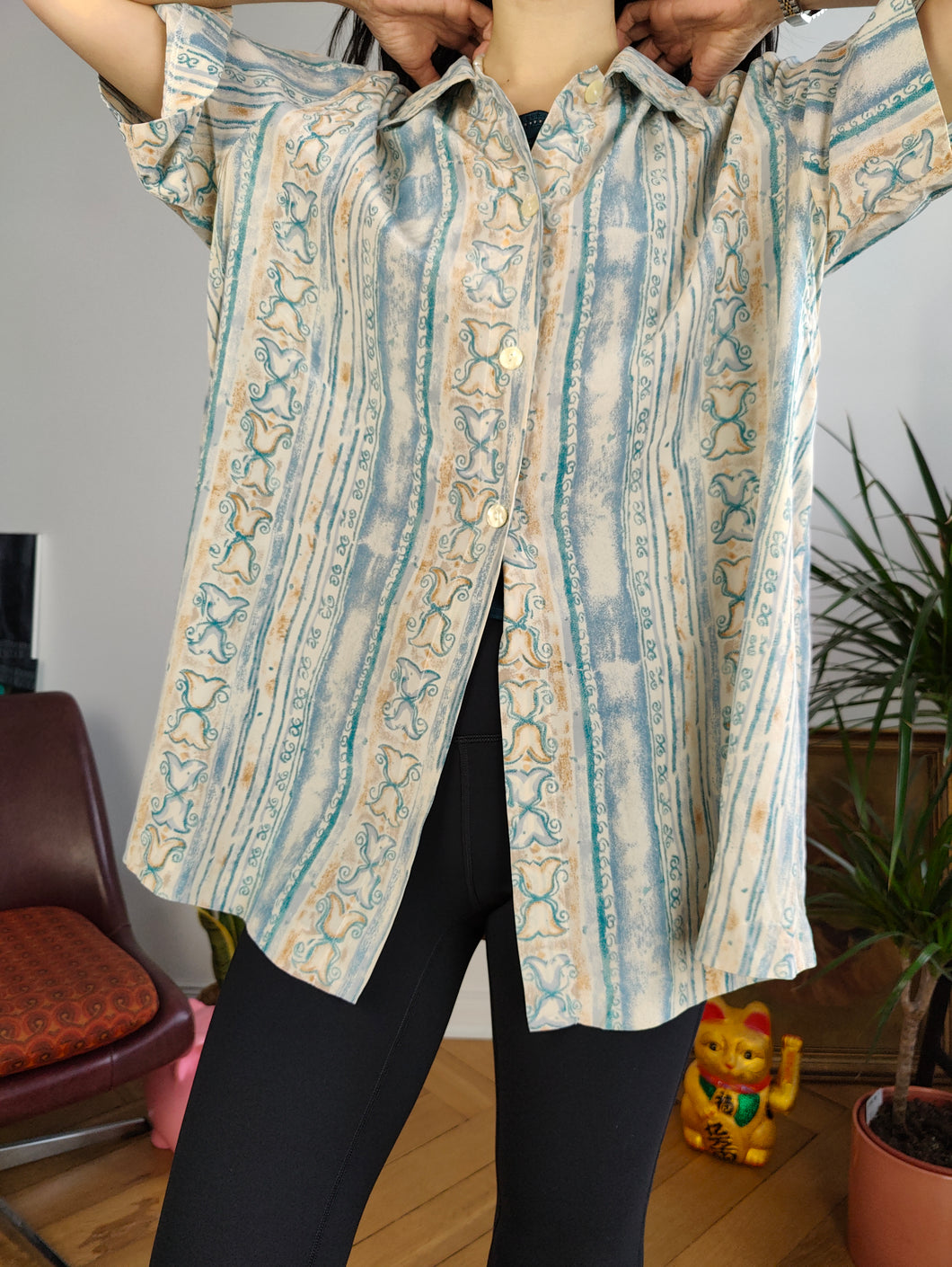 Vintage 100% silk blouse shirt stripe print pattern white blue short sleeve button up women M-L