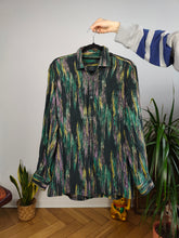 Load image into Gallery viewer, Vintage blouse black green zigzag stripe print pattern long sleeve button up shirt M
